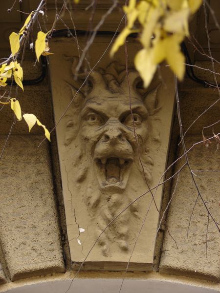 Stone face, Budapest